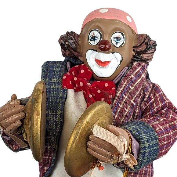 Vintage Hobo Clown Doll: Show Stopper Collectible Circus Decor - Picture 4 of 8